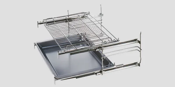 Geschirrständer aus Edelstahl mit ausziehbaren Tabletts und Utensilienhalter für eine effiziente Küchenorganisation.