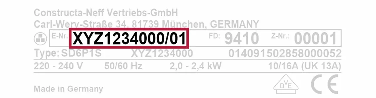 Produktlabel mit technischen Details, Modellnummer und Fertigungsinformationen.