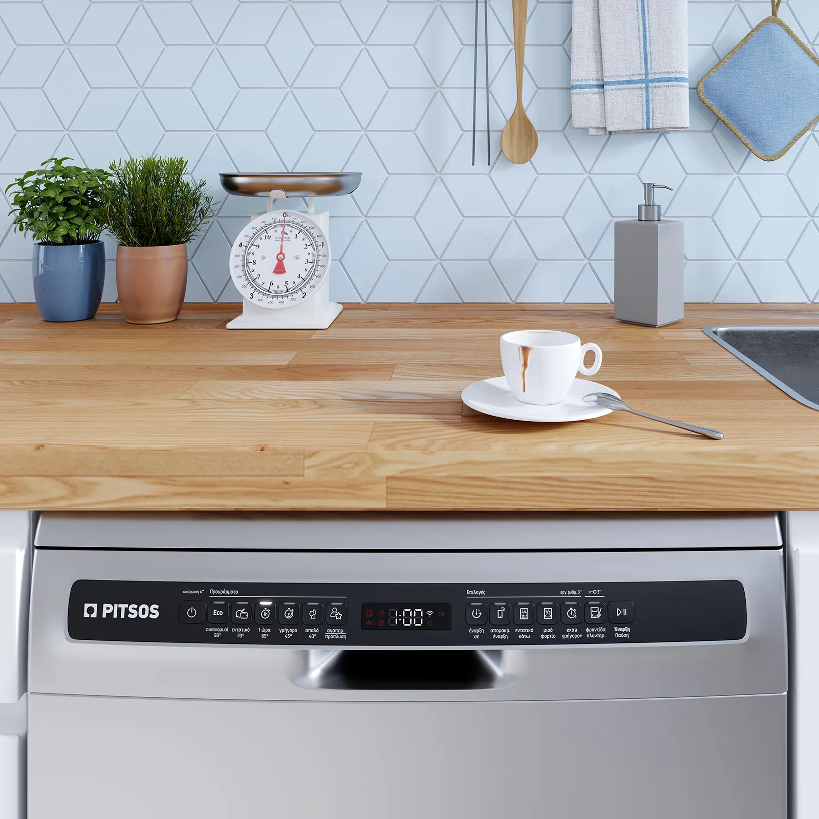 Ένας μοντέρνος πάγκος κουζίνας με ασημένιο πλυντήριο πιάτων, λευκή ζυγαριά, γλάστρες και ένα φλιτζάνι καφέ σε ένα πιάτο.