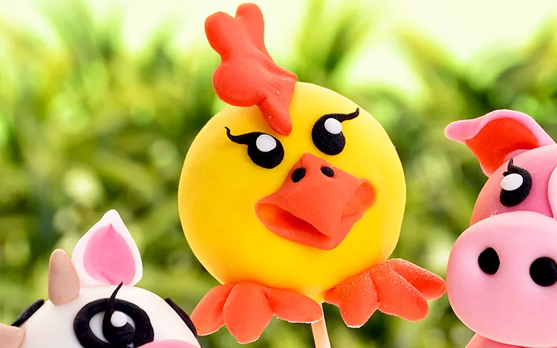 Tier Cakepop verziert als Küken