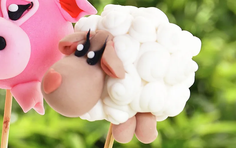 Tier Cakepop verziert als Schaf