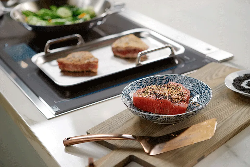 Thermador Masterpiece Collection Freedom Induction Cooktop teppanyakiPro 