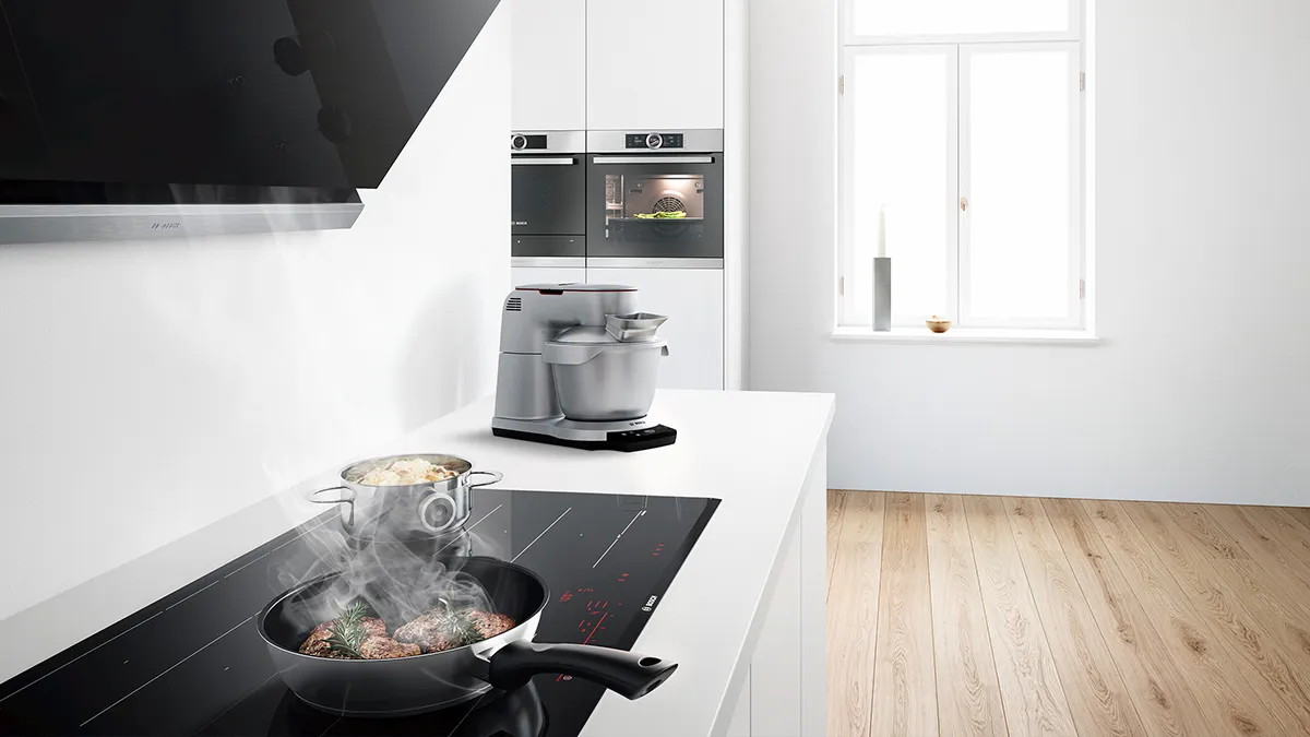 Pan cooking on hob with frying sensor