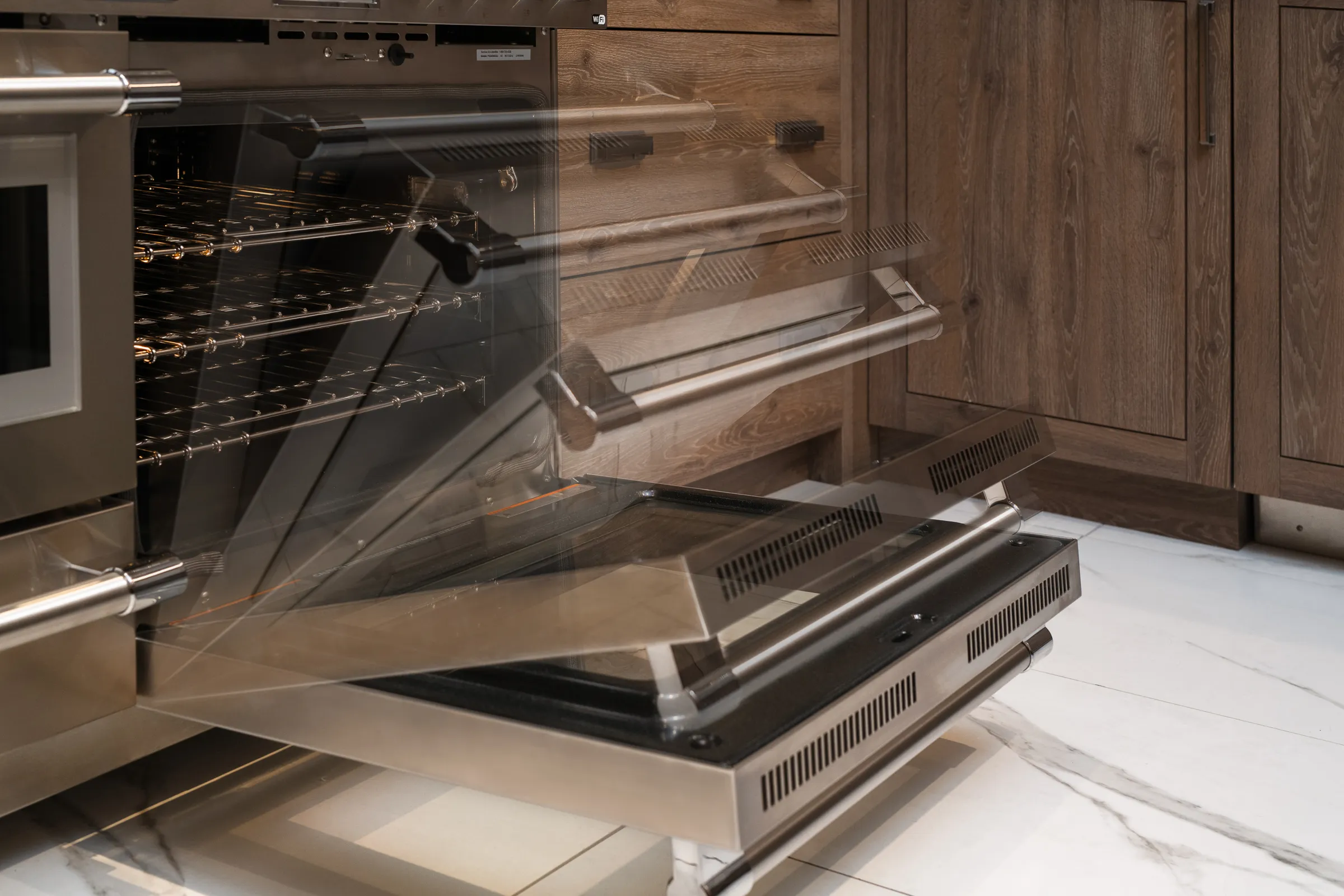 thermador-48-inch-slide-in-ranges-soft-close-hinges