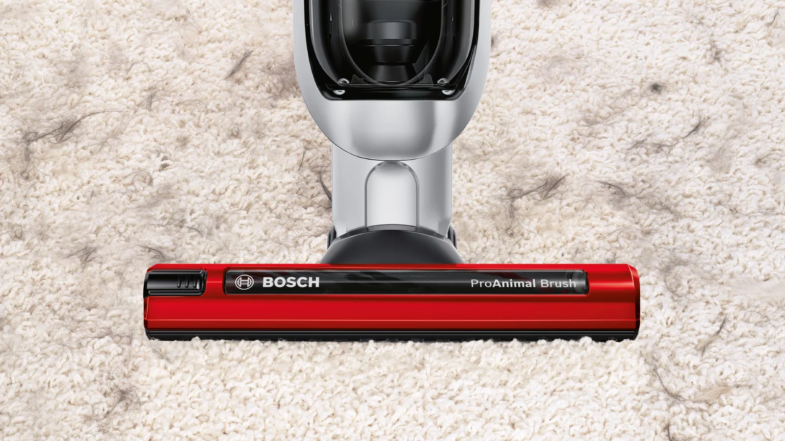 Прахосмукачка с червена приставка Bosch ProAnimal Brush върху мокет.