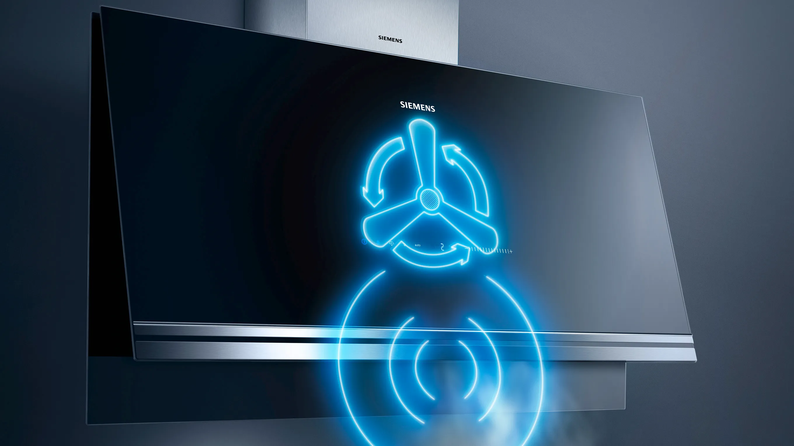 Infografía que muestra una campana decorativa Siemens y, sobre ella, una ilustración en color azul de un sensor activando el ventilador