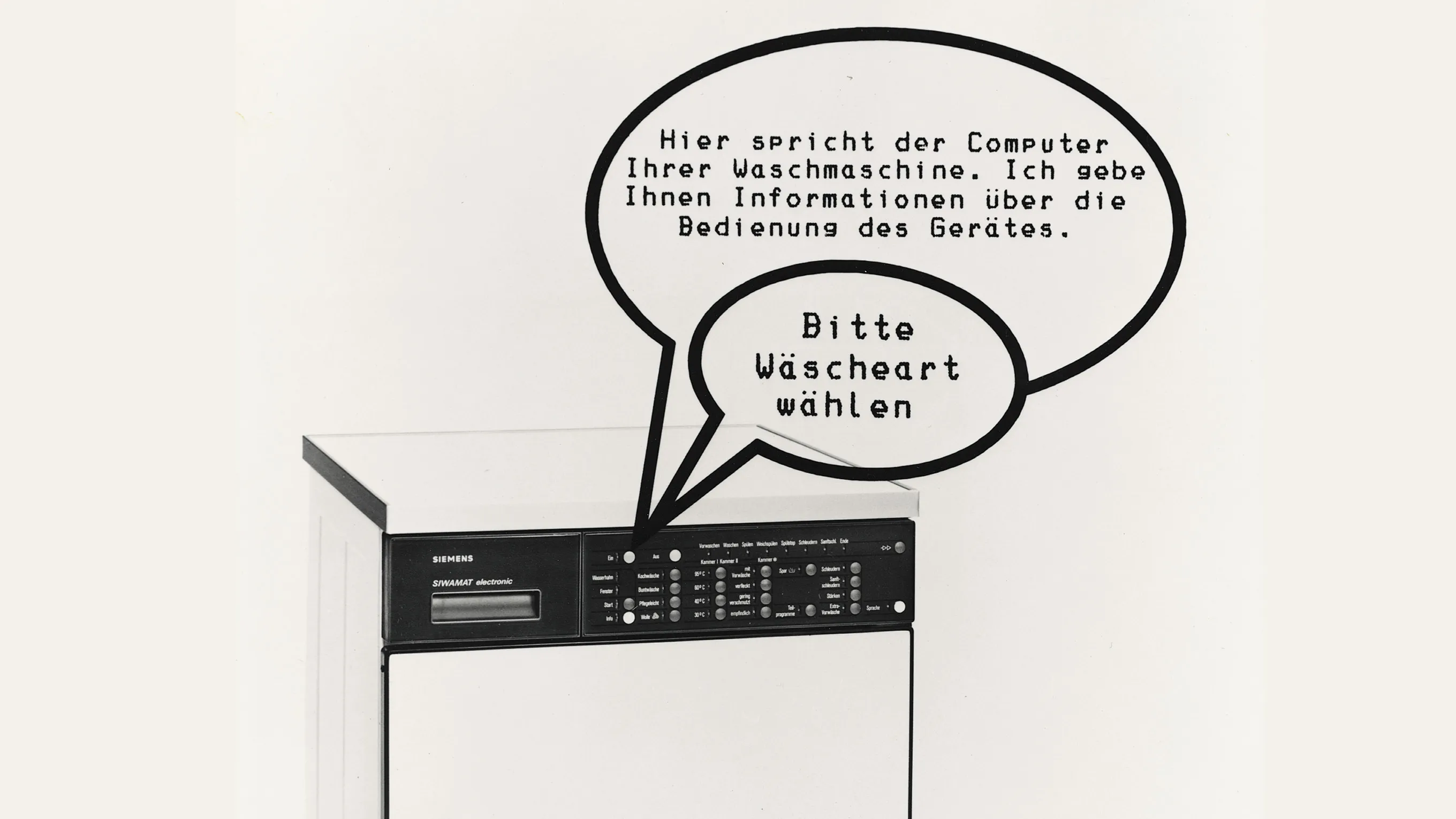 Vintage computer console with speech bubble displaying German text, suggesting user input.