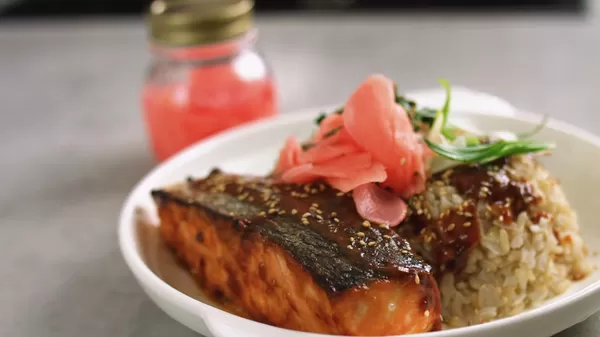 Gebackener Miso-Lachs mit Donburi-Reis