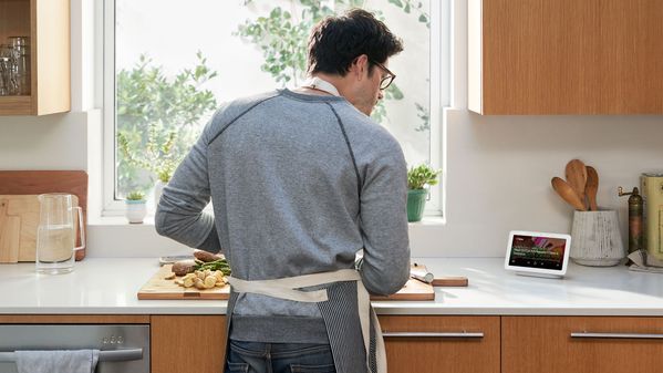 Dann wird Ok Google dir bei deinen Aufgaben in der Küche helfen und du kannst deine Hausgeräte mit Home Connect steuern