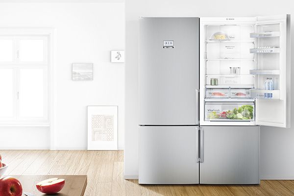 The image shows the inside of a refrigerator with the Home Connect function.