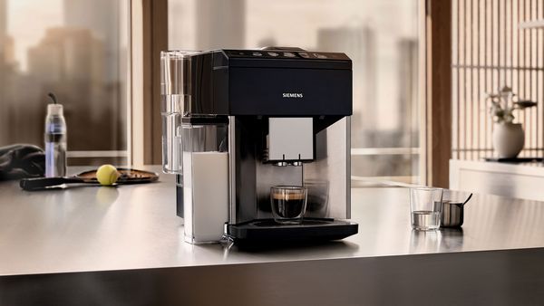 Кофемашина Siemens EQ.500 впечатляет удобным управлением благодаря интуитивно понятному дисплею CoffeeSelect