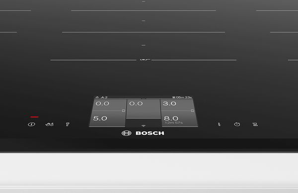 Ein Elektrokochfeld mit einem TFT-Touchdisplay f&uuml;r die Bedienung.