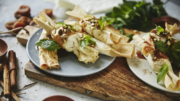 Cheesy Teigtaschen: Silvesterkracher mit Zimtaprikosen