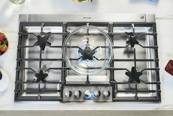https://media3.bsh-group.com/Images/600x/20220527_Thermador-36-inch-Master-Gas-Cooktop-top-1-SGSXP365TS.webp