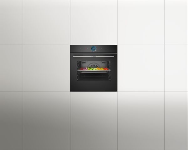 Ein Bosch Dampfbackofen mit Gem&uuml;se im Innenraum.&nbsp;