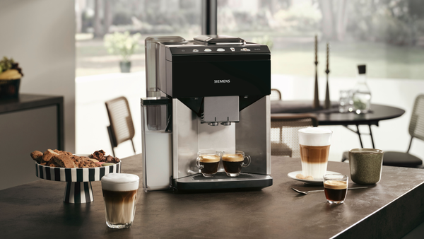 Kaffeevollautomat mit integriertem Milchbeh&auml;lter