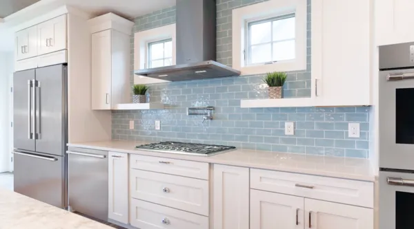 22719753_thermador-luxury-kitchen-appliance-packages-gas-cooktop-white-blue-subway-tile-kitchen_2640x1465.webp