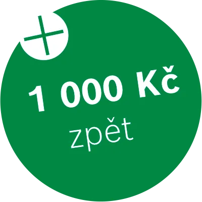 Zelená kruhová nálepka s nápisom „1 000 Kč zpět“ a znamienkom plus, označujúca ponuku vrátenia peňazí.