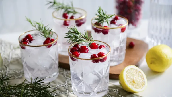 The Mistletoe Kiss (Christmas Cocktail) - Smells Like Home