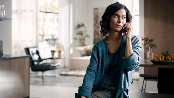 Cliente a telefonar para o serviço de apoio ao cliente da Siemens