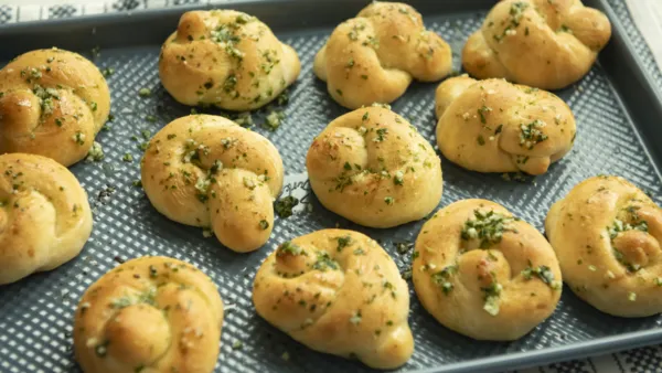 Herbed Garlic Knots