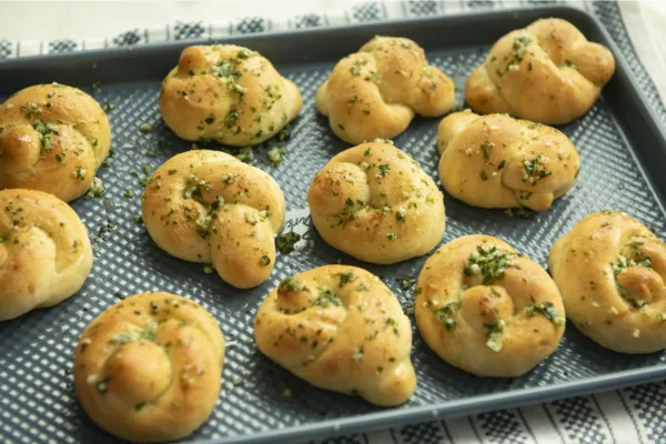 Herbed Garlic Knots