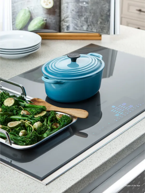 thermador smart induction cooktops with vegetable tray and blue pot