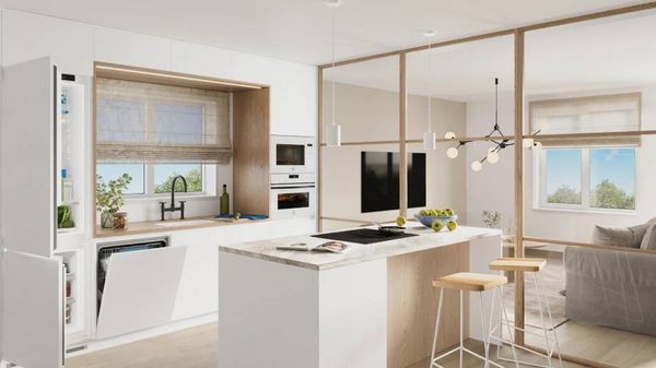Cocina moderna con armarios blancos, detalles de madera, una isla de mármol y estanterías abiertas, con manzanas verdes y una acogedora vista de la sala de estar.