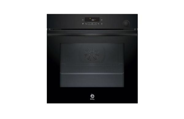 Un elegante horno eléctrico negro con pantalla digital y controles táctiles, con una puerta transparente que deja ver el interior.