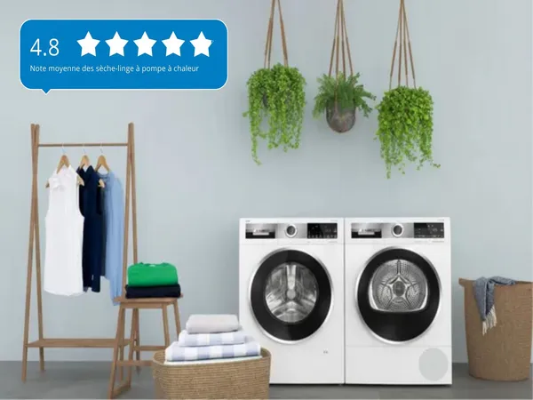 Buanderie moderne équipée d'un lave-linge et d'un sèche-linge, d'un étendoir à vêtements. Evaluation : 4.8 étoiles.