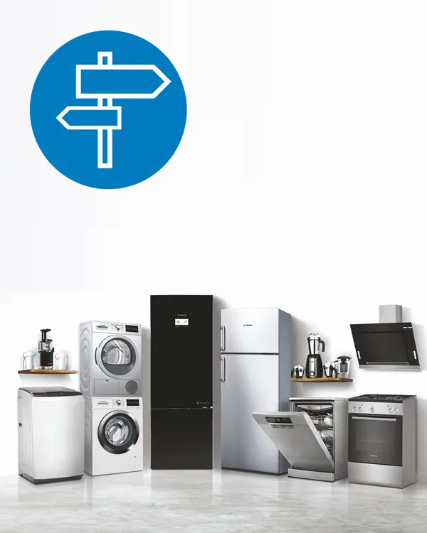 Urządzenia Bosch ustawione pod scianą na białym tle: zmywarka, suszarka, lodówka, zmywarka, piekarnik.