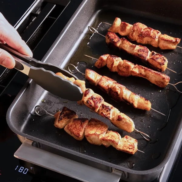 Frittura di spiedini di pollo.