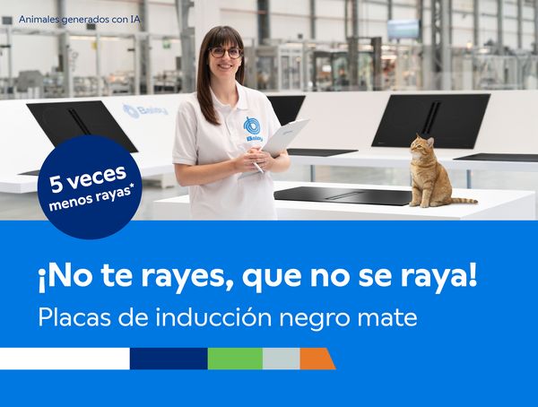 Empleada de Balay en zona ficticia de pruebas mirando sonriente a c&aacute;mara junto a una encimera ** con una placa mate y un gato naranja, con el texto "No te rayes, que no se raya. Placas de inducci&oacute;n negro mate" y un bolo con el mensaje 5 veces menos rayas.