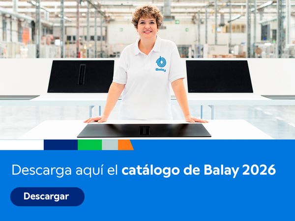 Empleada de Balay posando con una placa mate, y texto "Descarga aqu&iacute; el cat&aacute;logo de Balay 2026".