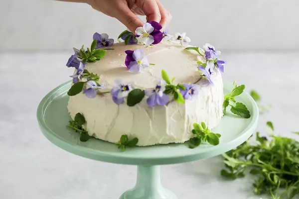 Edible Viola Vanilla Berry Cake 