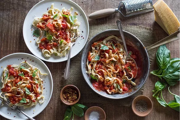 Thermador Fresh Linguine with Heirloom Tomato Sauce