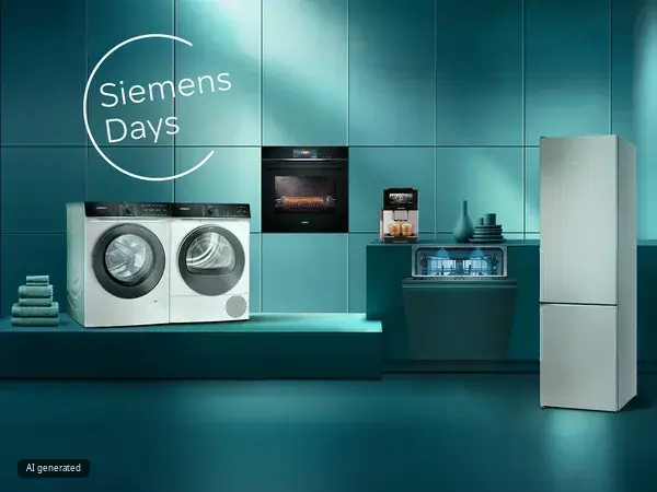 Raum mit petrolfarbenen Wänden und Boden zeigt Siemens Waschmaschine und Wäschetrockner, Einbaubackofen, geöffneten Geschirrspüler mit Geschirr, freistehenden Kühlschrank und Kaffeevollautomaten. Rechts oben steht der Schriftzug „Siemens Days“.