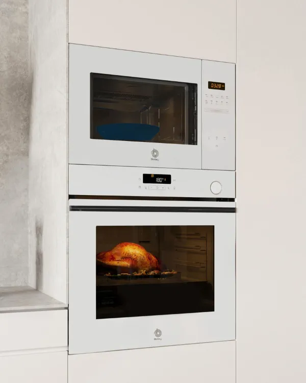 Horno y microondas cristal blanco de Balay en cocina.