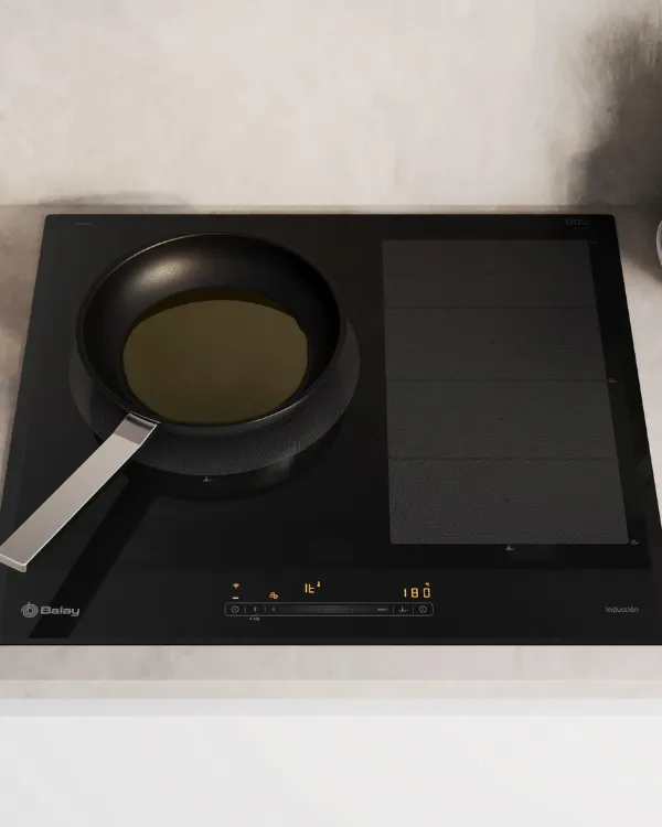 Encimera de cocina con placa de inducción, utensilios de cocina, huevos y plantas en macetas.