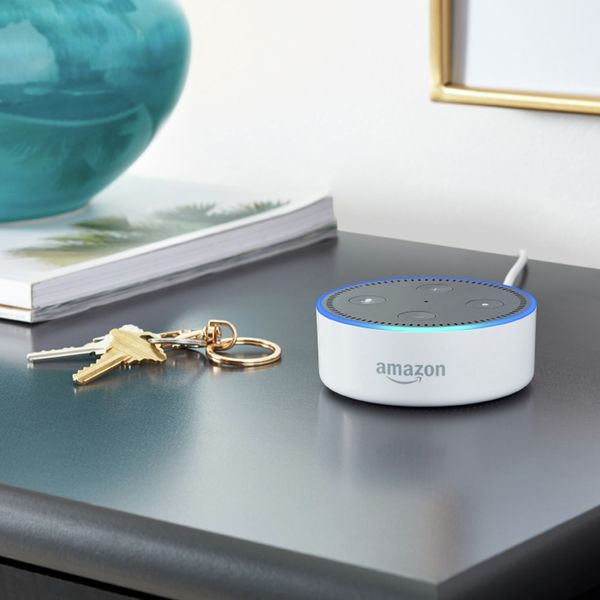 Το Amazon Echo Dot σε αναμονή φωνητικής εντολής από το Home Connect