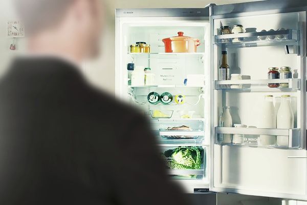 Visuale interna di un frigo Home Connect collegato