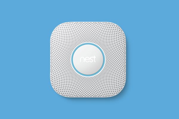 Product illustration of Nest smoke detector in conjunction with Home Connect