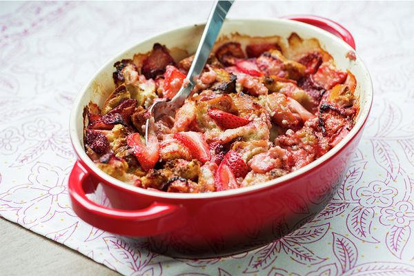 MCIM02721404_thermador-culinary-style-recipes-by-steam-strawberry-bread-pudding_960x640.jpg