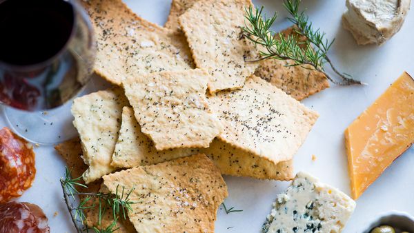 Rosemary poppy seed crackers with wine