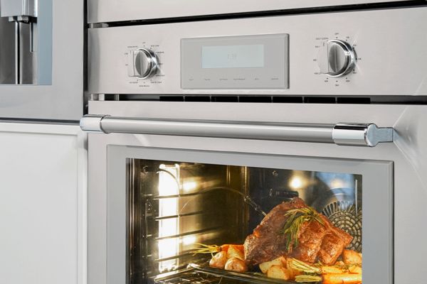 Thermador professional double oven with food inside 