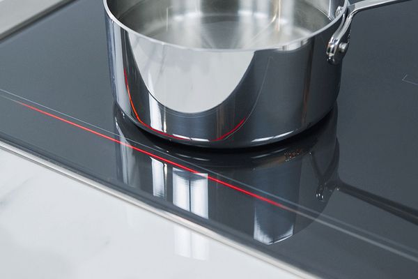 Thermador Masterpiece Collection Freedom Induction Cooktop closeup red light 