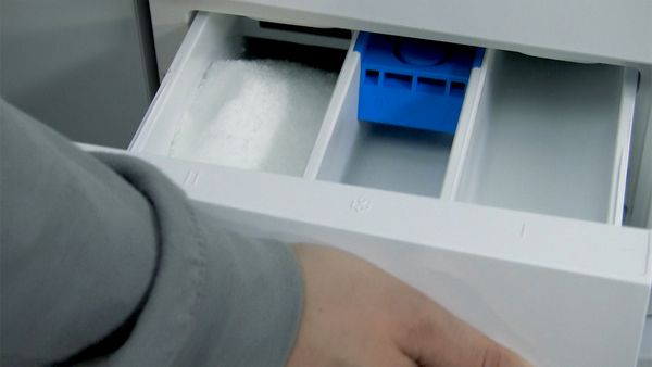 Siemens Home Appliance Service Video med anvisninger til, hvordan du afkalker vaskemaskinen.