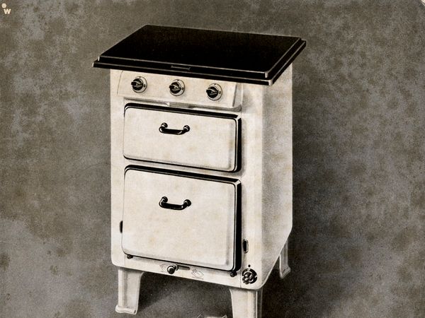 In 1904 gas stoves gained in importance