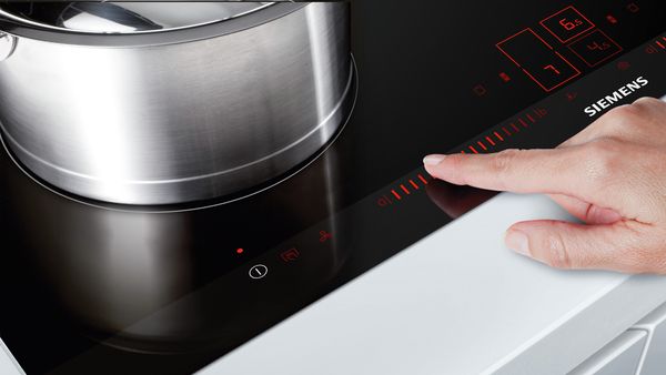 The new dual lightSlider by Siemens Home makes it easy  to select and connect the cooking zones on the IQ700 induction cooktops.
