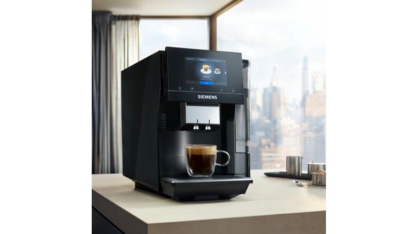 Helautomatisk kaffemaskin EQ700 classic Pianosvart TP703R09 TP703R09-22
